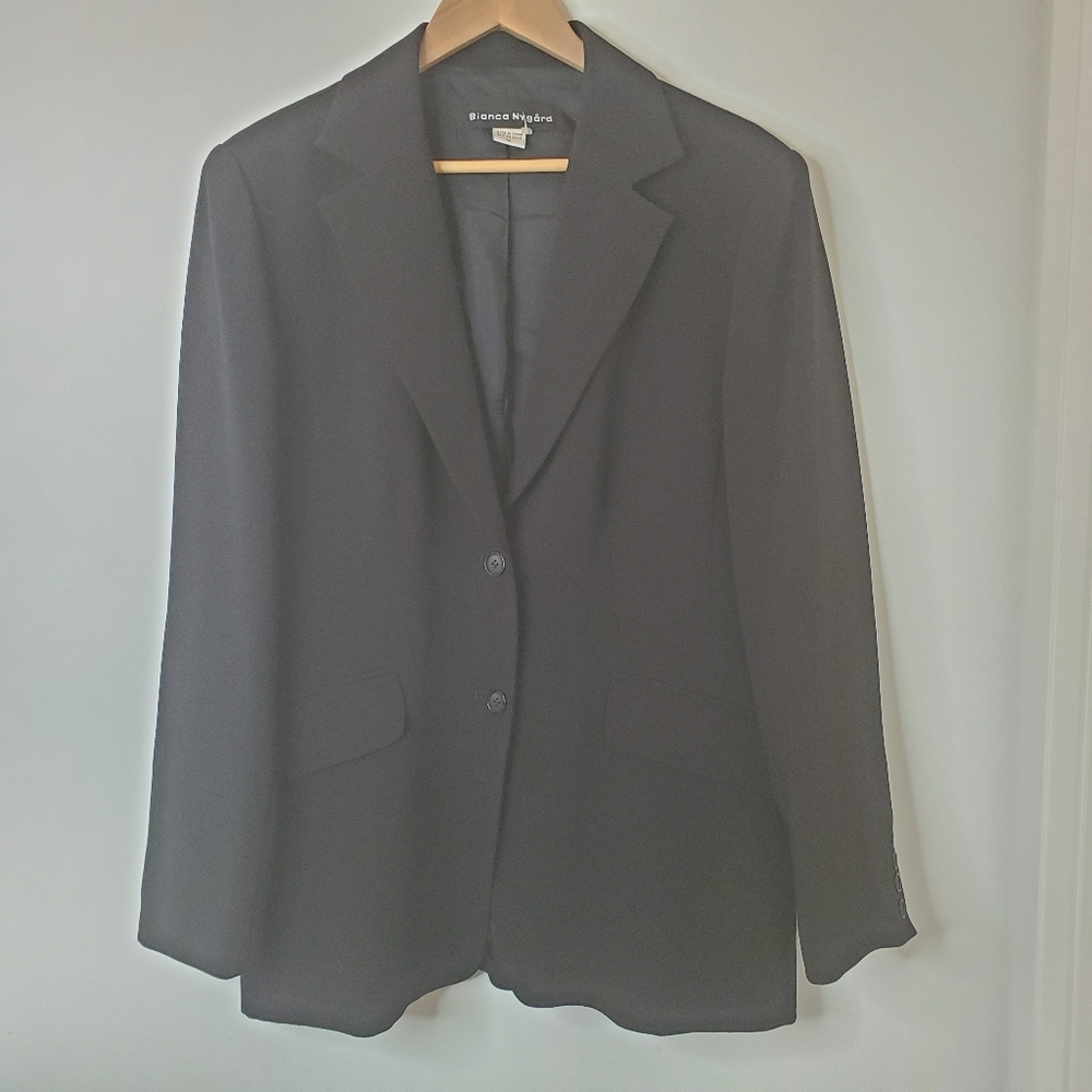 BIANCA NYGARD | Classic 2 button closure  Blazer